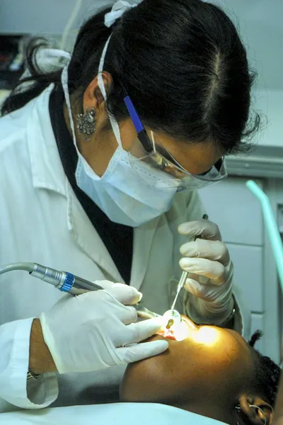 Top Considerations Before Getting Dental ImplantsIllustration